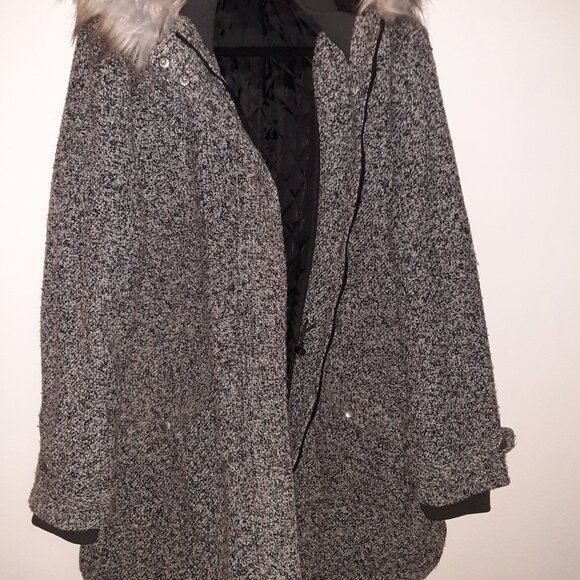 In Every Story...Women's Winter Long Coat Faux Fur Hoodie Gray Size 1X - Picture 1 of 10